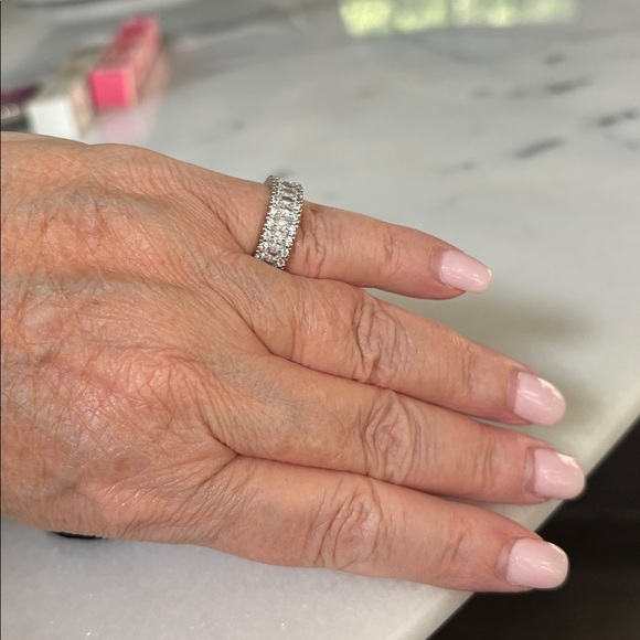 ✨ New Eternity Ring White Gold Plated Faux Diamond 5.5 - Picture 3 of 4